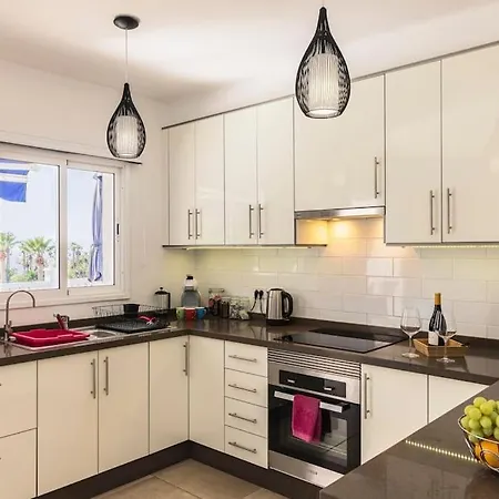 The Daisies - Sunny, Modern 2 Bedroom Acantilado de los Gigantes