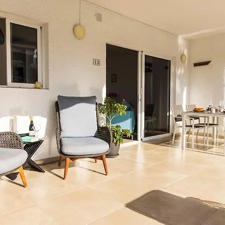 Apartman The Daisies - Sunny, Modern 2 Bedroom *