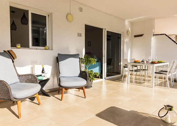 The Daisies - Sunny, Modern 2 Bedroom