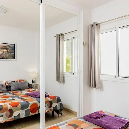The Daisies - Sunny, Modern Apartment