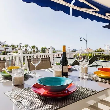 The Daisies - Sunny, Modern 2 Bedroom Apartment *